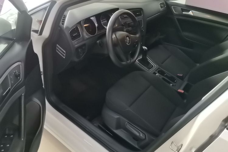 Volkswagen Golf 2016 car image #16