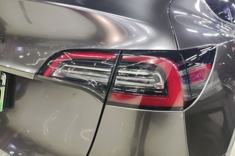 Tesla Model Y 2022 car image #8