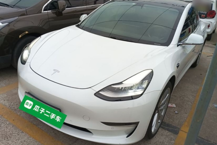 Tesla Model 3 2020 car image #2