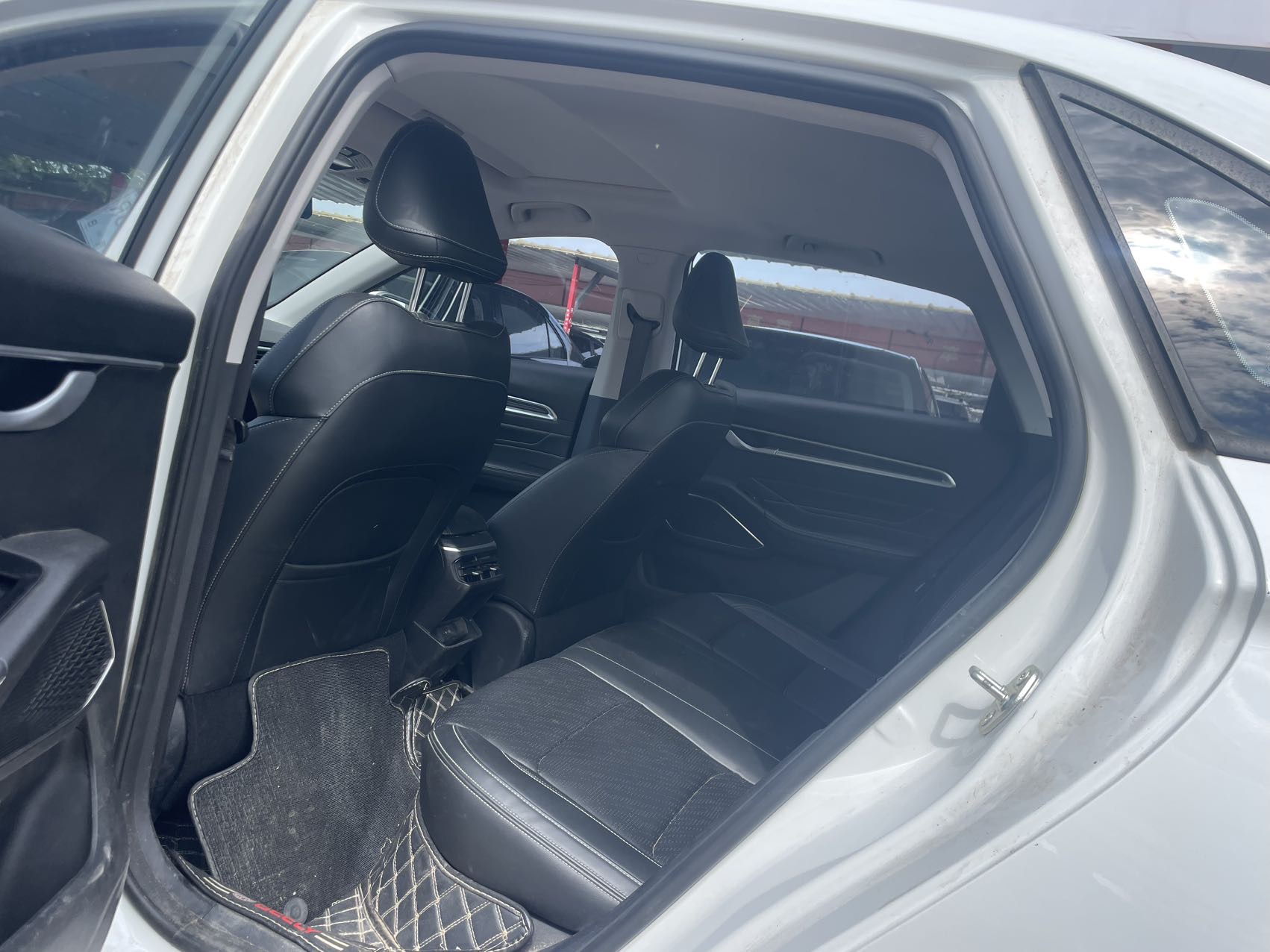 GEELY Emgrand 2022 car image #3