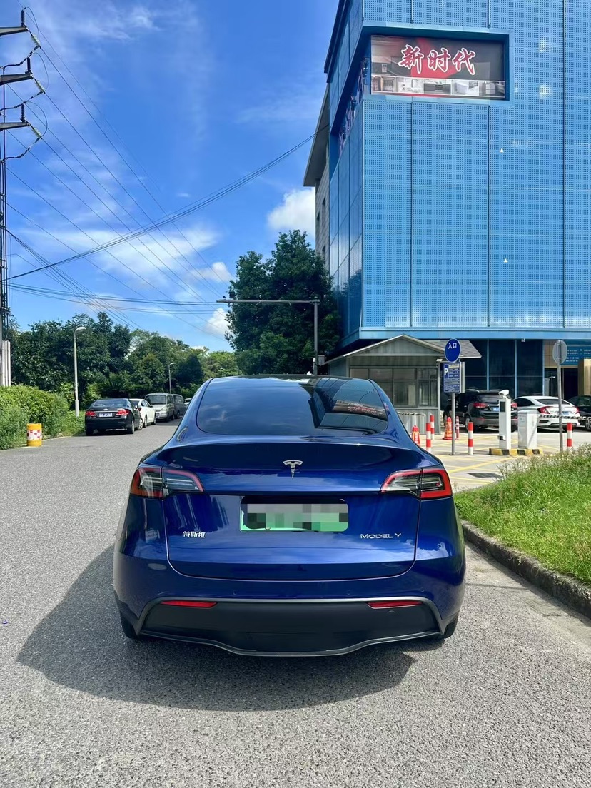 Tesla Model Y 2023 car image #4