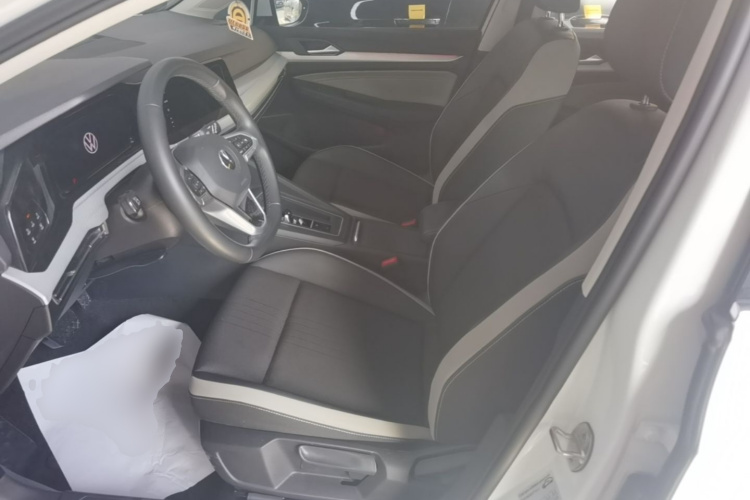 Volkswagen Golf 2023 car image #15