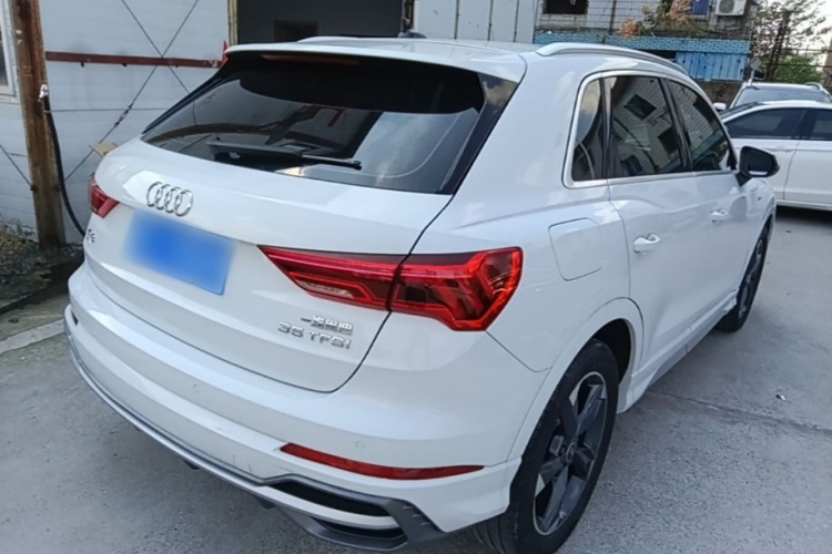 Audi Q3 2023 car image #7