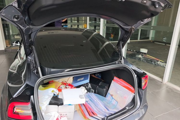 Tesla Model 3 2020 car image #19