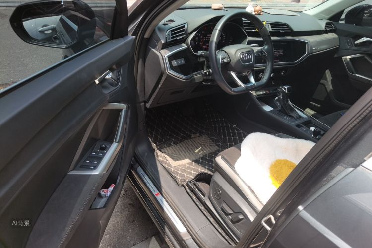 Audi Q3 2021 car image #18
