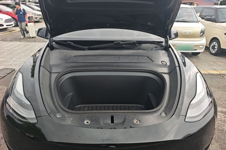 Tesla Model Y 2022 car image #20