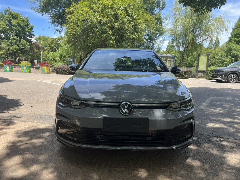 Volkswagen Golf 2026 car image #2
