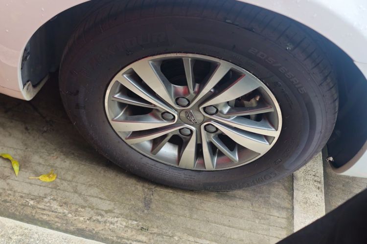 GEELY Emgrand 2018 immagine di auto #6