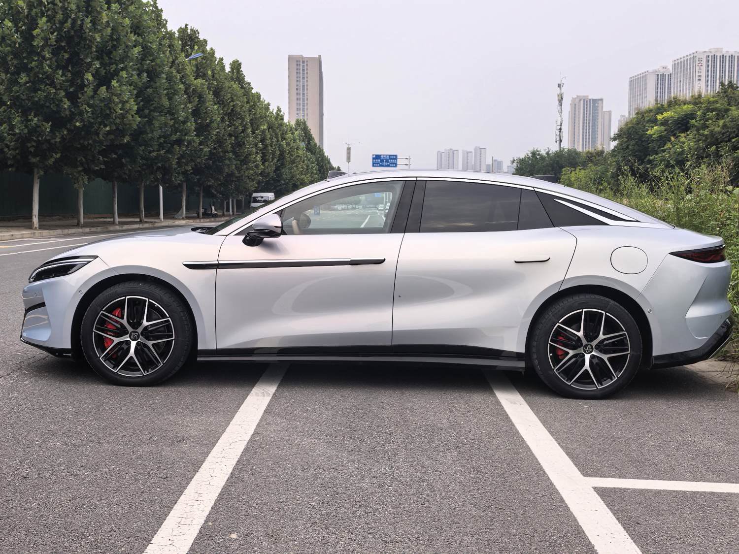 BYD HanL 2025 car image #4