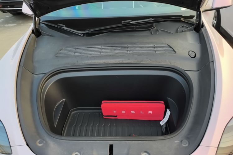 Tesla Model Y 2024 immagine di auto #20