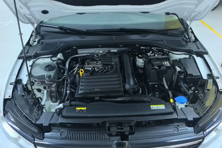Volkswagen Golf 2021 car image #22
