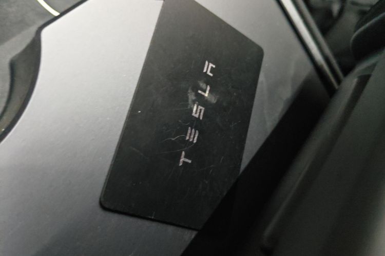 Tesla Model Y 2023 car image #9