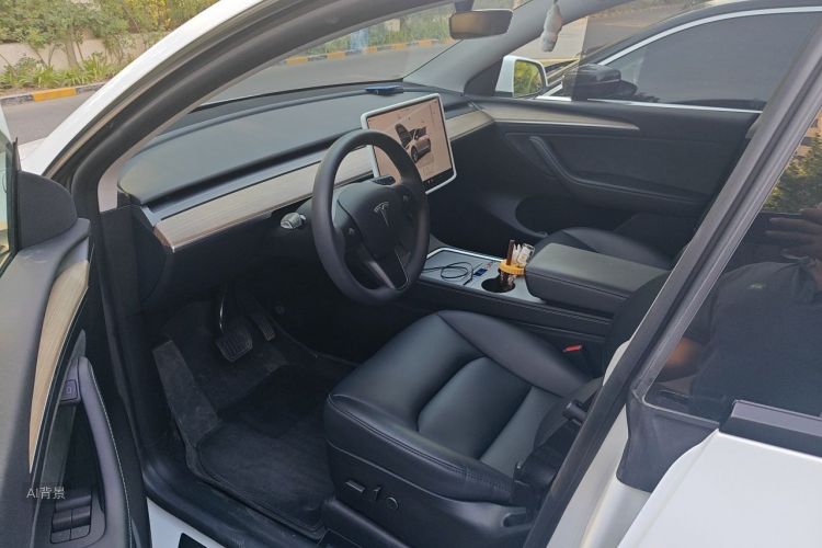 Tesla Model Y 2023 #17 Tesla Model Y 2023 car image #17