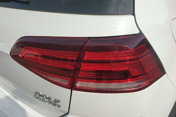 Volkswagen Golf 2019 car image #8
