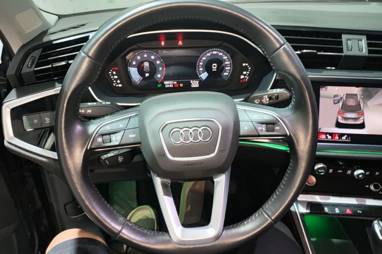 Audi Q3 2021 car image #11