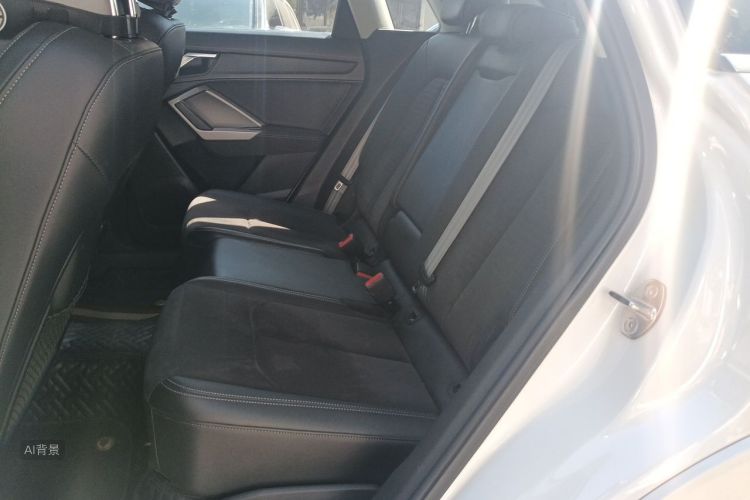 Audi Q3 2020 car image #19