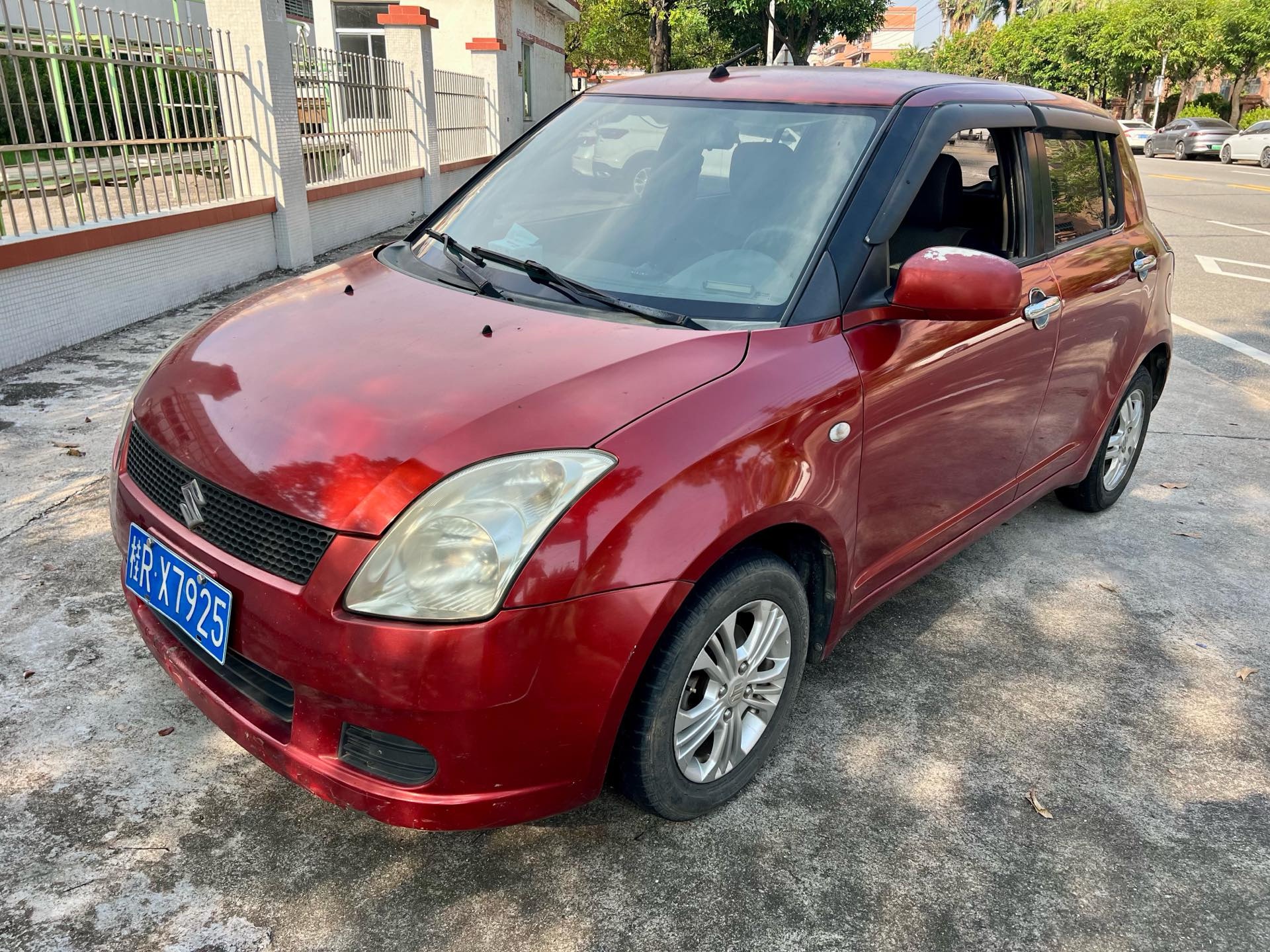 Suzuki Swift 2010 car image 