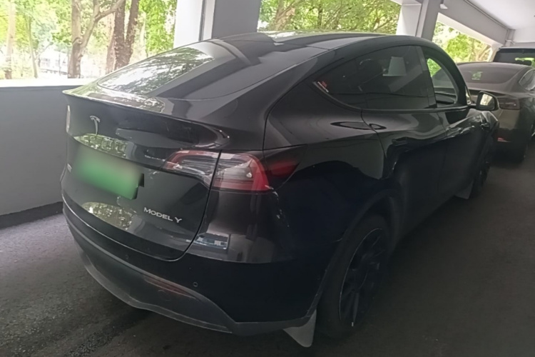 Tesla Model Y 2022 immagine di auto #7