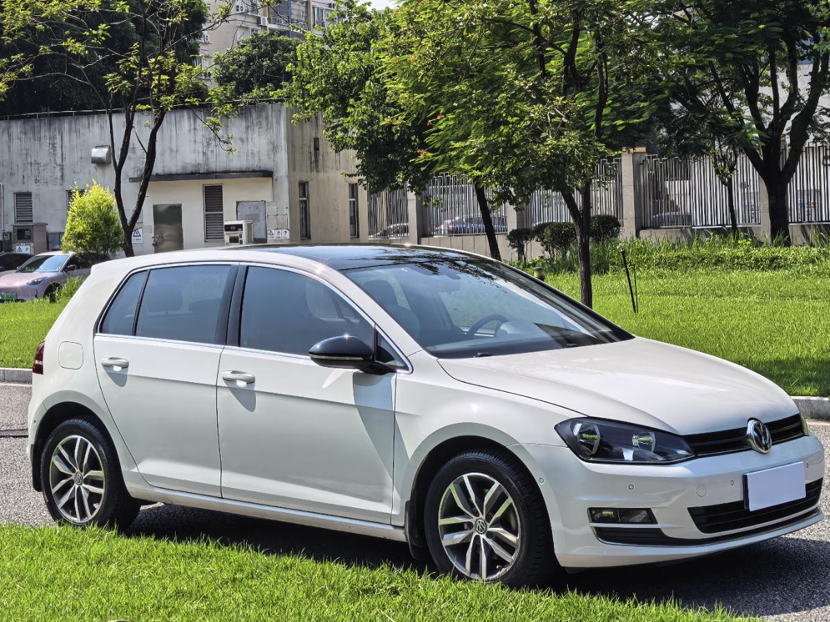 Volkswagen Golf 2017 car image #3