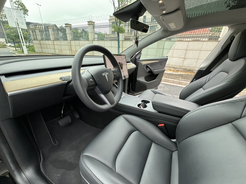 Tesla Model Y 2022 #4 Tesla Model Y 2022 car image #4
