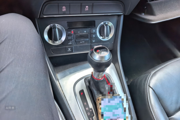 Audi Q3 2015 car image #16