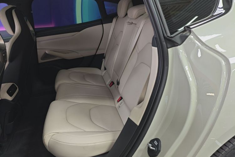 MI SU7 2025 car image #13