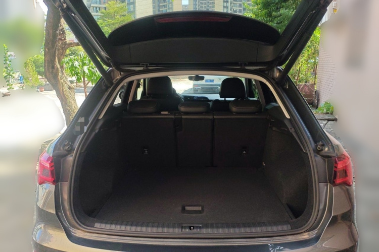 Audi Q3 2020 car image #17