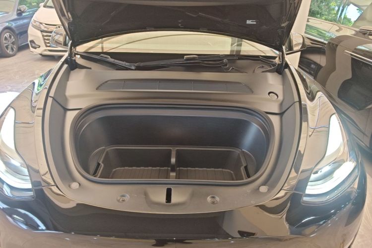 Tesla Model Y 2023 #20 Tesla Model Y 2023 car image #20