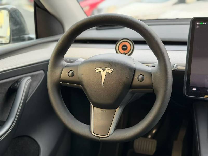 Tesla Model Y 2024 #2 Tesla Model Y 2024 car image #2
