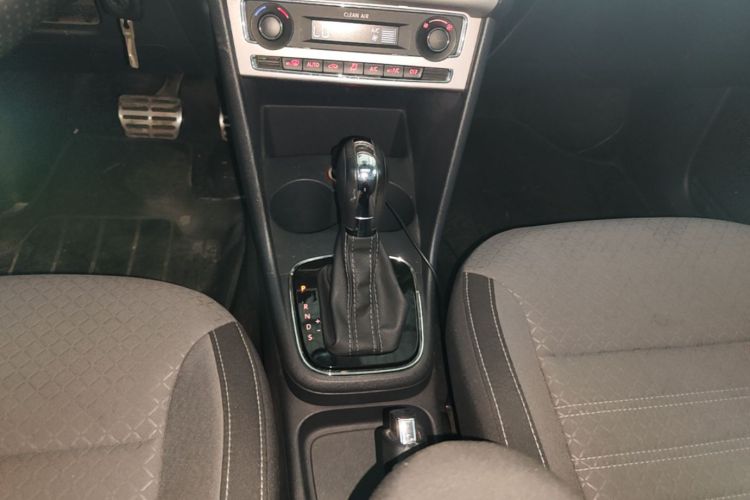 Volkswagen Polo 2017 car image #14