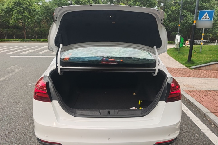GEELY Emgrand 2019 #19 GEELY Emgrand 2019 car image #19