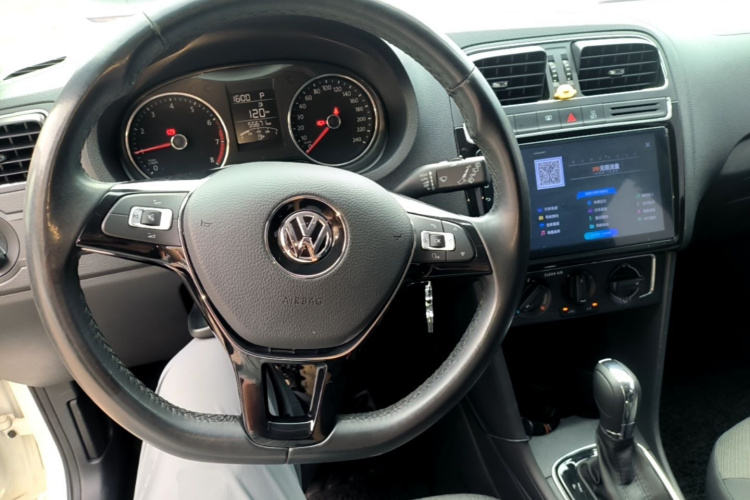 Volkswagen Polo 2019 car image #10