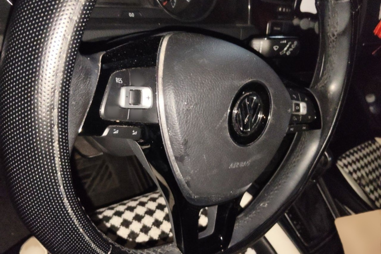 Volkswagen Golf 2017 car image #15