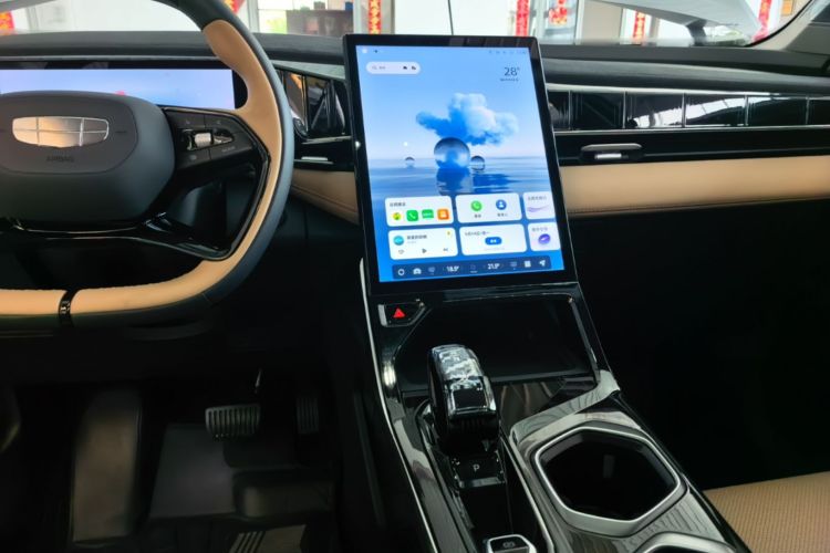 GEELY Boyue L 2022 car image #13
