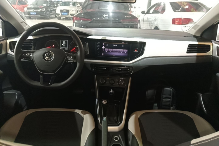 Volkswagen Polo 2022 car image #10