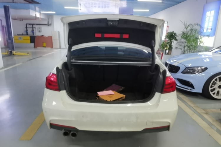 BMW 3 Series 2018 imagen de coche #19