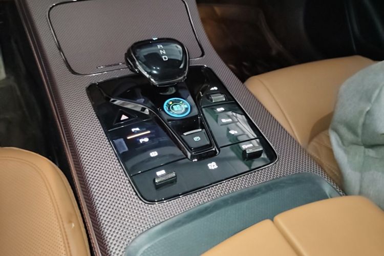 BYD Han 2022 car image #18