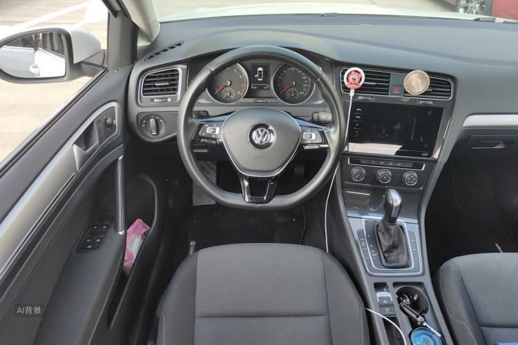 Volkswagen Golf 2020 car image #12