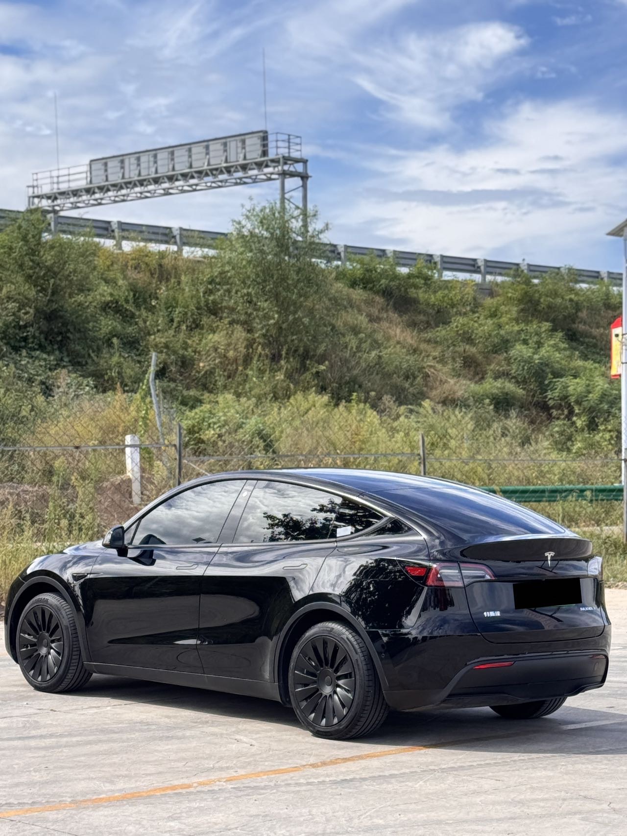 Tesla Model Y 2022 car image #8