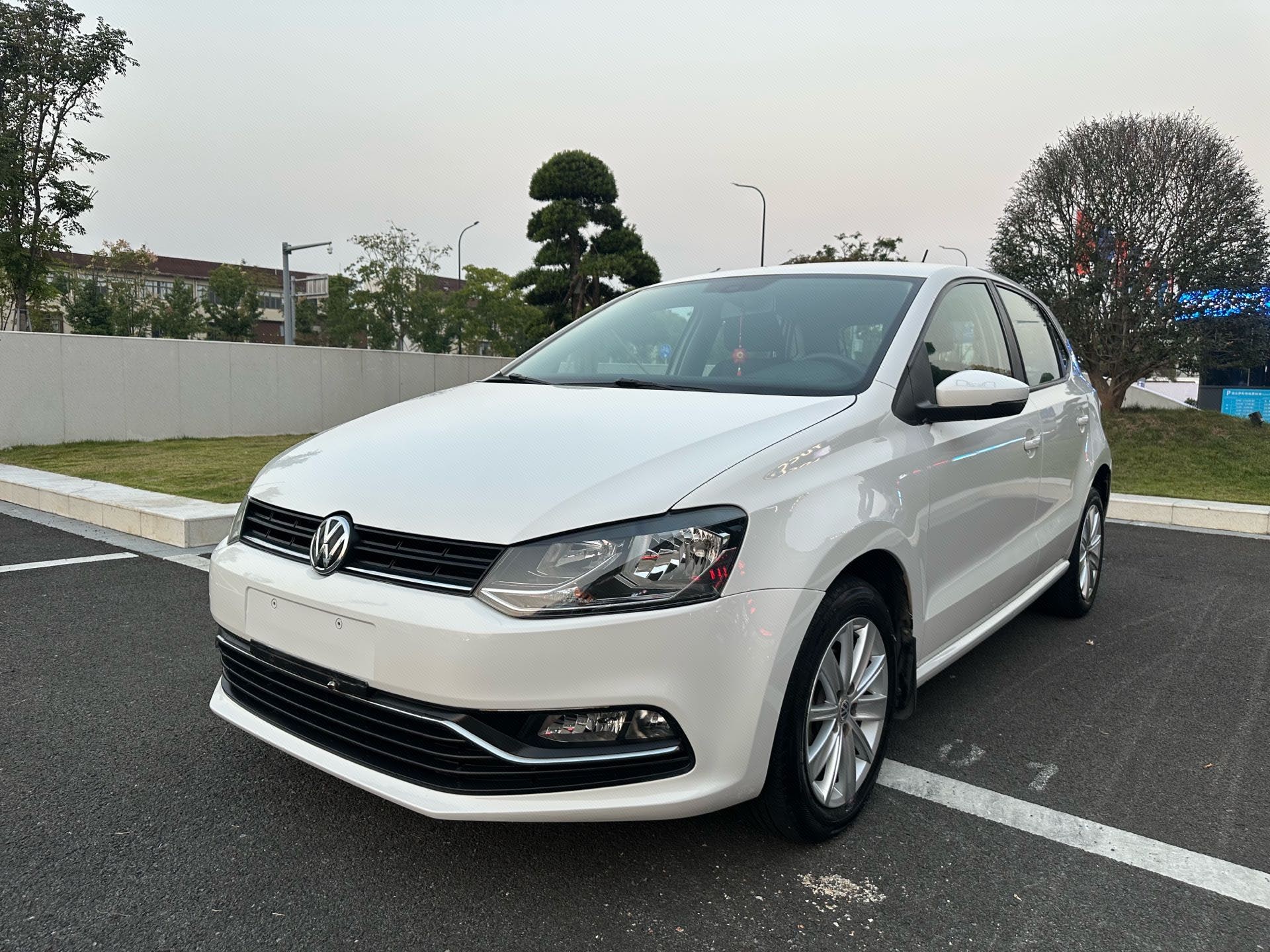 Volkswagen Polo 2015 immagine di auto 