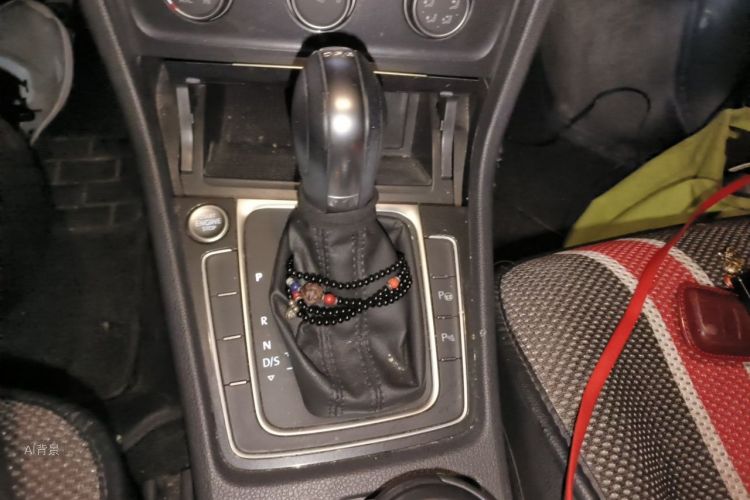 Volkswagen Golf 2017 car image #16