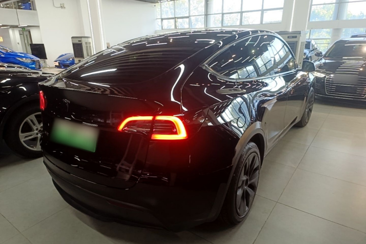 Tesla Model Y 2024 #7 Tesla Model Y 2024 immagine di auto #7