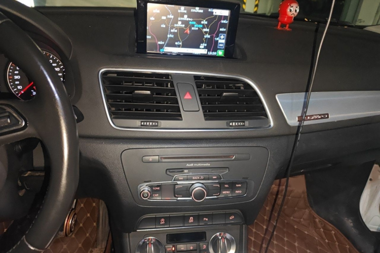Audi Q3 2015 car image #15