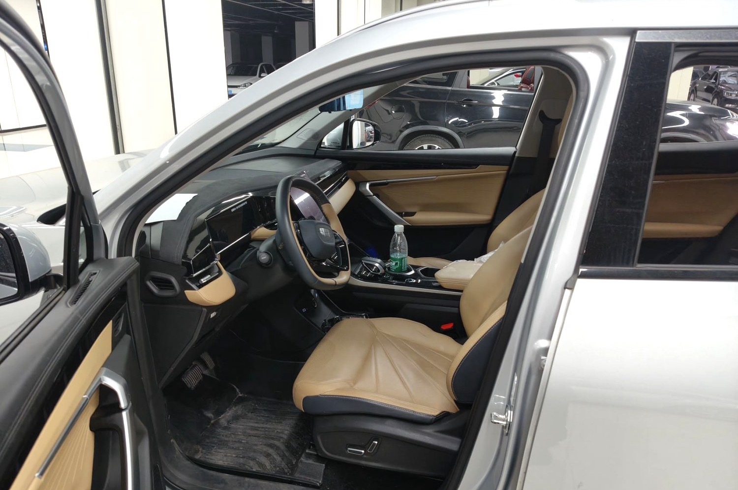 GEELY Boyue L 2024 immagine di auto #4