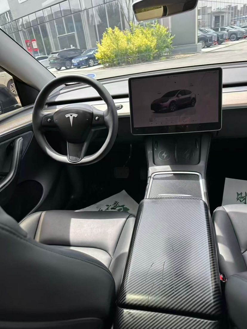 Tesla Model Y 2023 #4 Tesla Model Y 2023 car image #4
