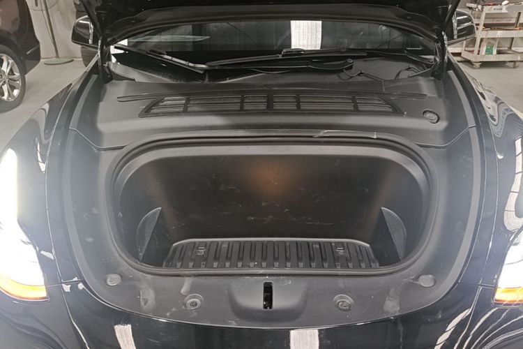 Tesla Model Y 2023 car image #20