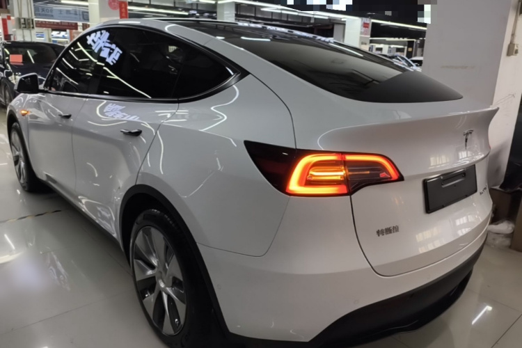 Tesla Model Y 2023 #5 Tesla Model Y 2023 car image #5