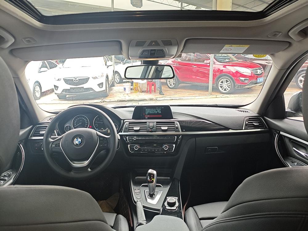 BMW 3 Series 2018 صورة سيارة #13