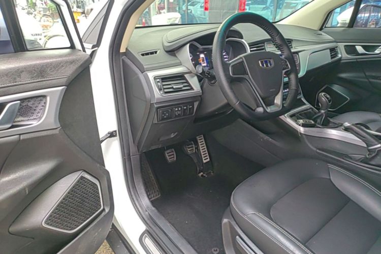 GEELY Emgrand GS 2018 car image #16