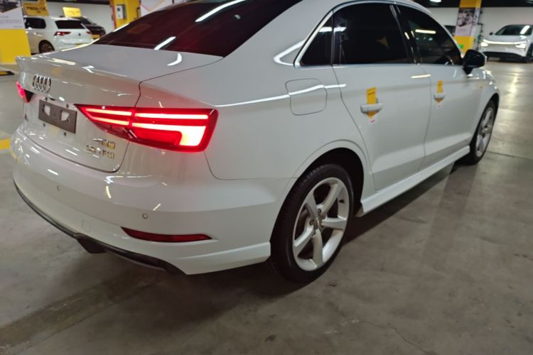 2018 car image #7